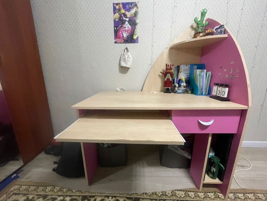 Продам школьный стол