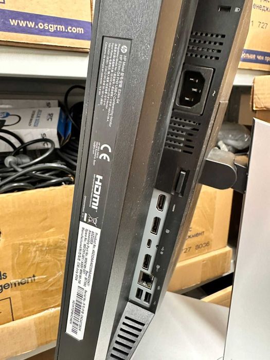 Монитор HP  E24m G4 FHD USB-C. Марица повреждена