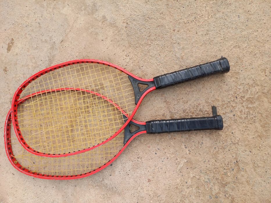Tennis raketkasi .
