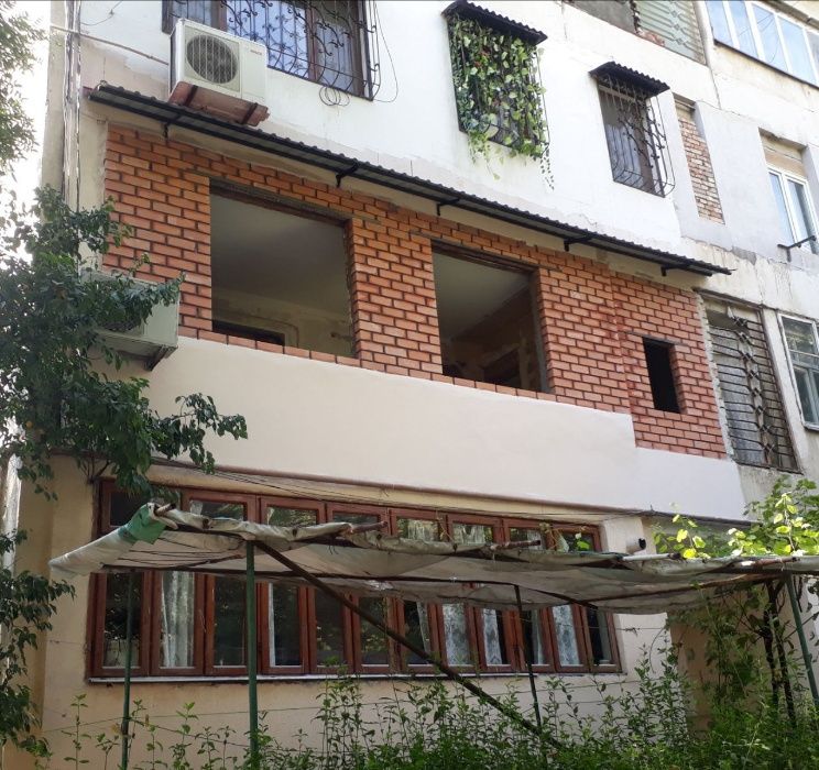 Кладка балкон, облицовочном кирпичом. Под расшивку. Рустам