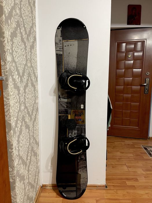 Placa snowboard 166 cm wide burton  cu legaturi