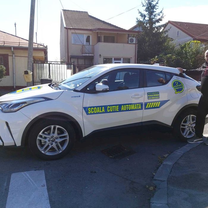 Scoala de soferi pe masina cu cutie automata