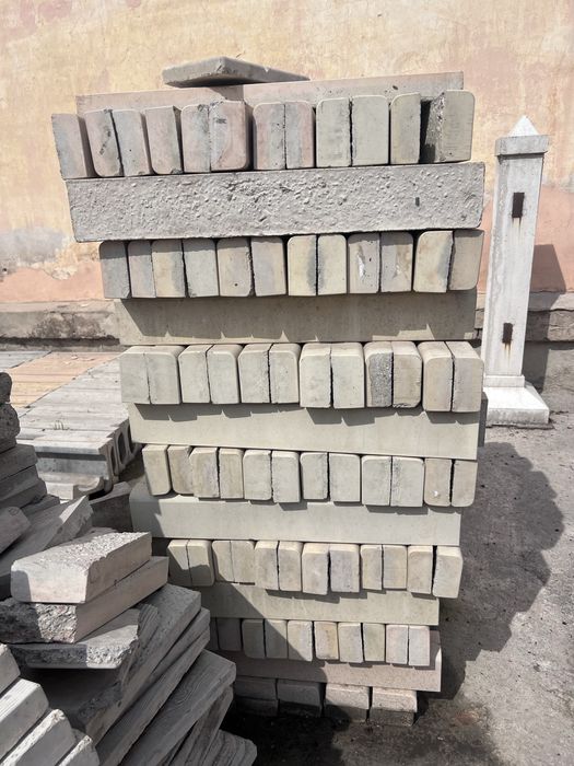 Строительные элементы из бетона.