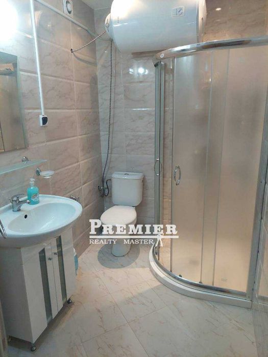 Продава се тристаен апартамент  в курорта Слънчев бряг.