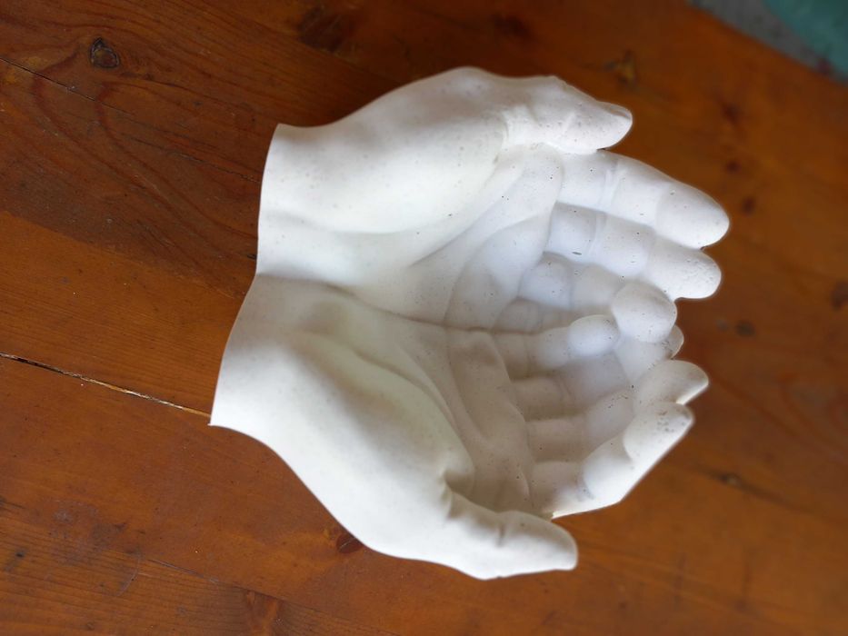 Бетонова фигурка-ръце