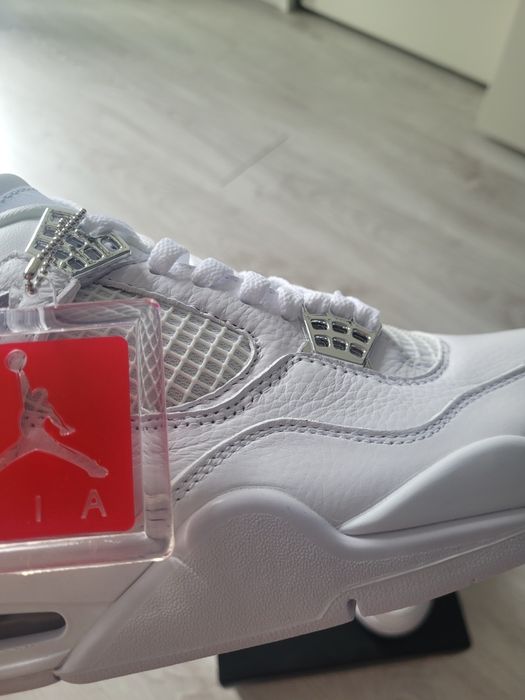 Air Jordan 4 "White Oreo"