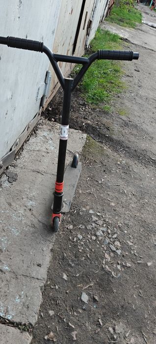 Продаю самокат,стоял в гараже,состояние нормальное