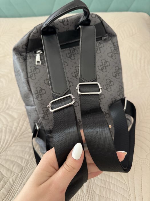 Рюкзак кожаный Guess