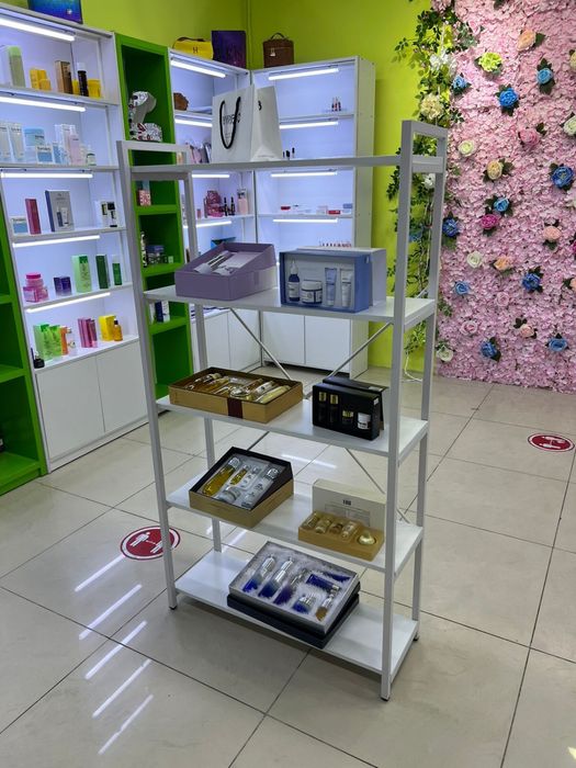 Стеллаж,обарудование с освещением.Готовые шкафы