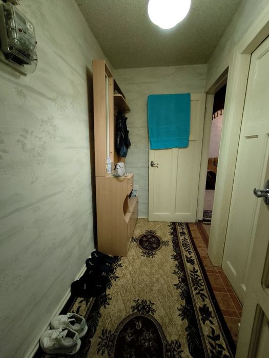 Сдам 2-х комнатную квартиру возле центрального рынка 
Чирчик ба