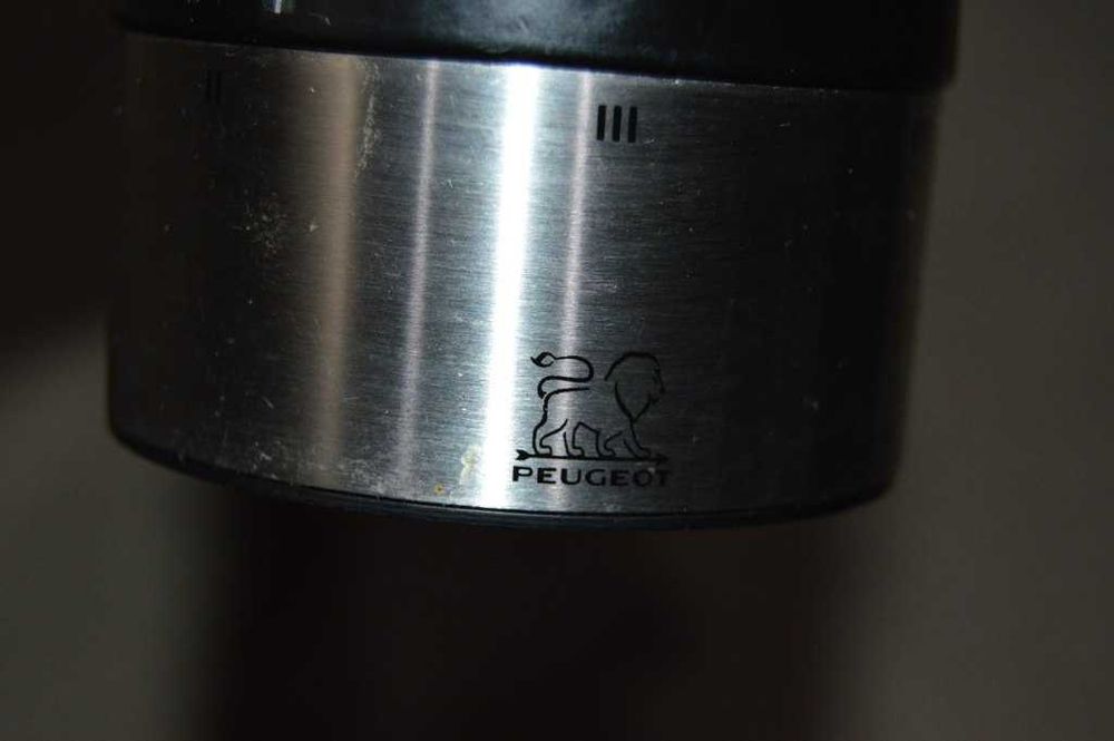 Set rasnite sare piper Peugeot Mill Chateauneuf Black Wood