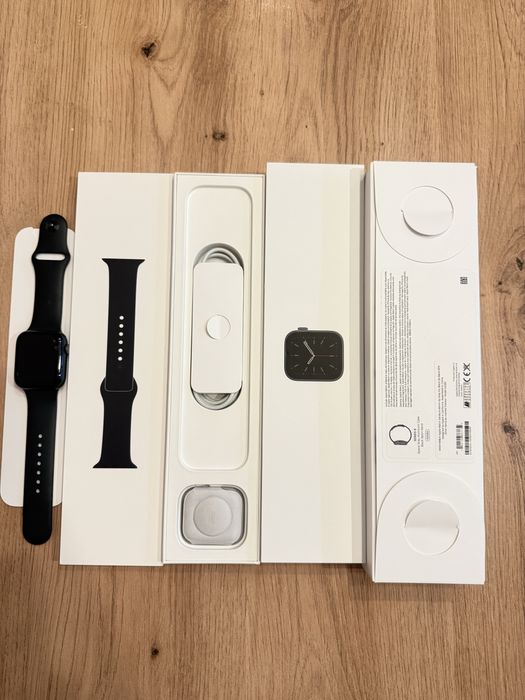 Apple Watch 6, 44 mm Space Gray Black Sport Band