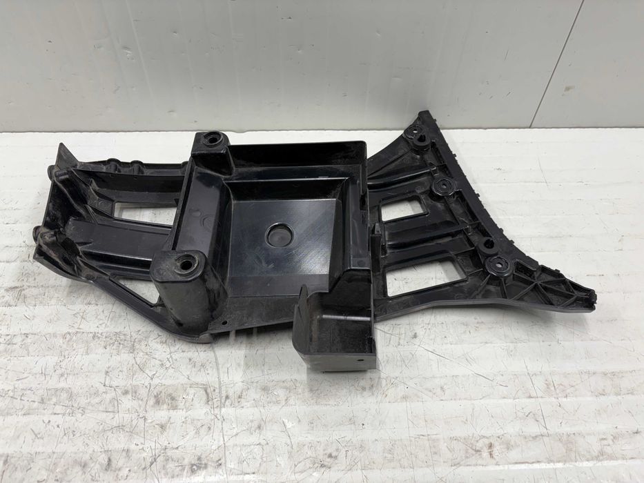 Десен водач / държач задна броня БМВ Х1 Ф48 BMW X1 F48