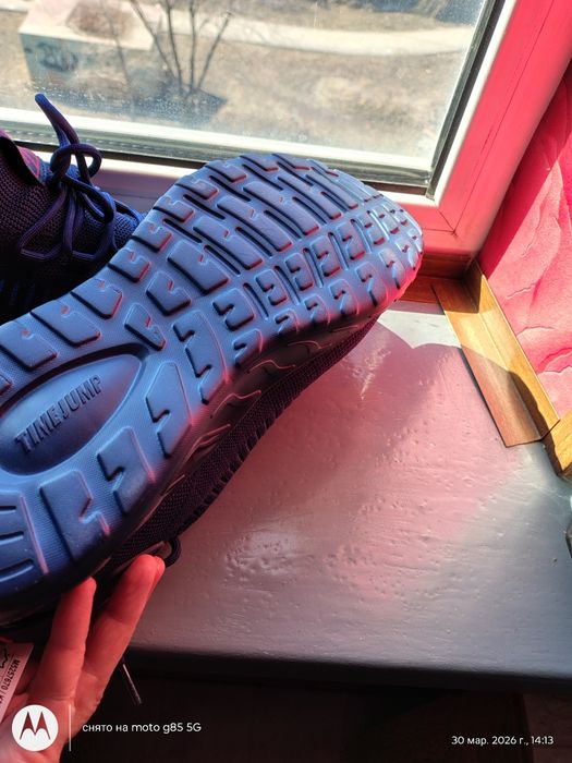 Кроссовки новые 44р