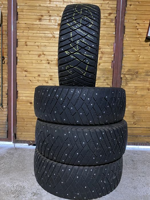 Anvelope/ cauciucuri ce iarna cu cuie 215/55/17 , 225/60/17