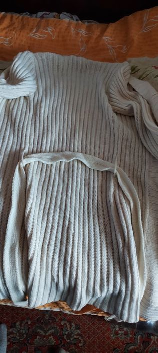 Jerseu alb cu cordon