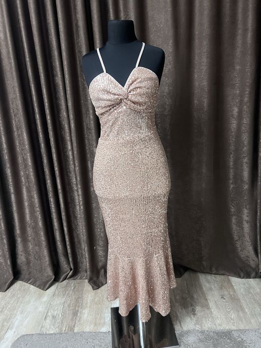 Блестяща рокля с паети