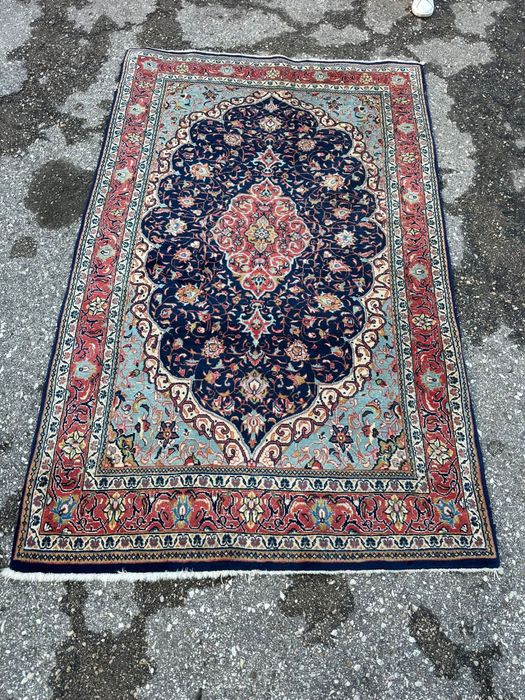 ръчно тъкан ориенталски килим