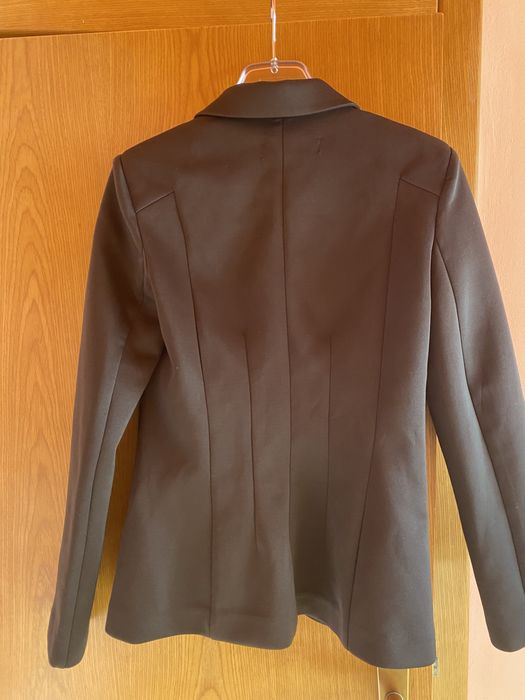 Продавам два броя дамски сака на Stradivarius