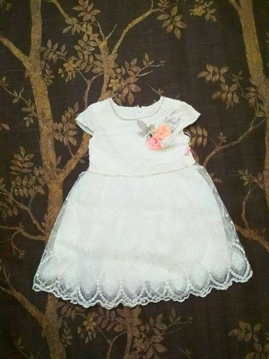 Новые белые платья на девочек