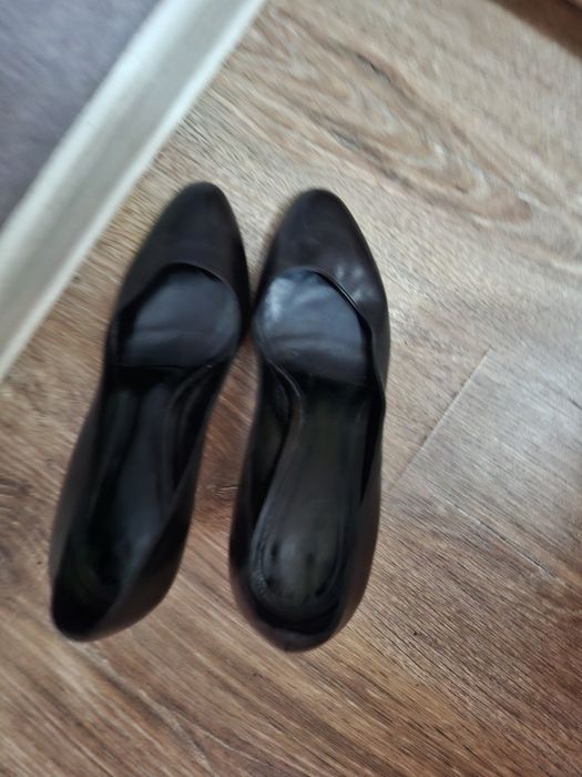 Продам женские туфли