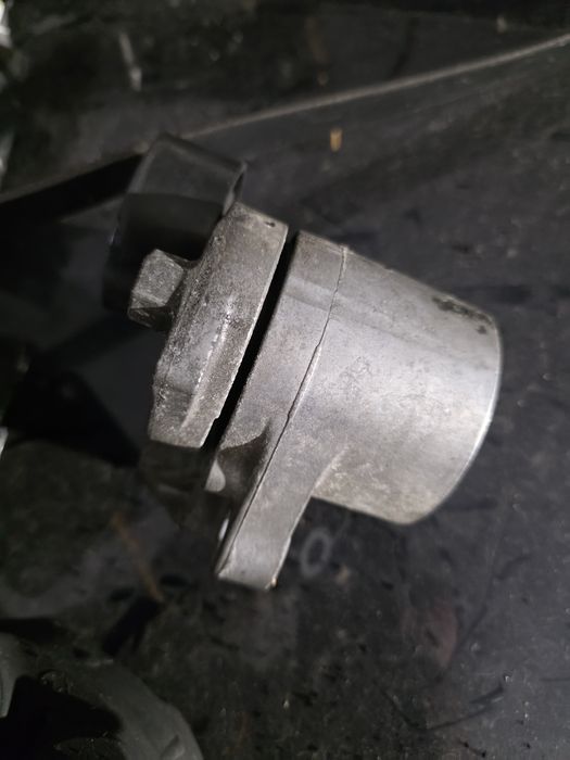 Обтегач за пистов ремък на BMW F10 F11 двойка дизел n47 184 коня