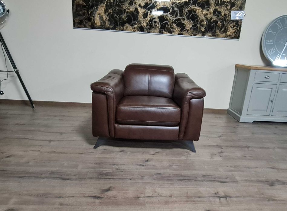 Кафяв кожен фотьойл с подвижна облегалка