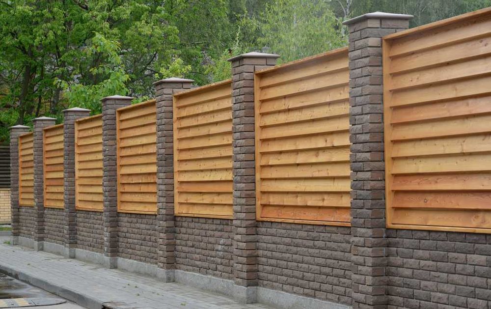 Garduri din panouri stil jaluzele, sipca metalica, tabla, plasa si BCA