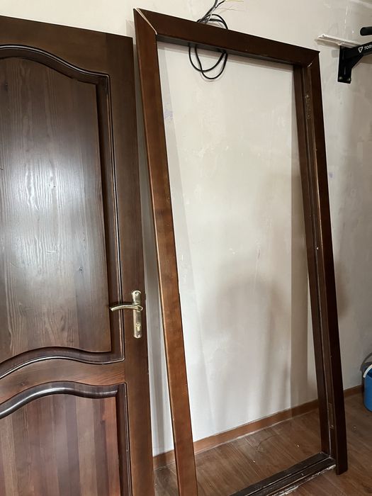 Продам дверь межкомнатный дерево