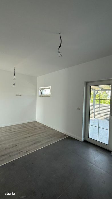 Casa parter cu 3 camere, curte și beci