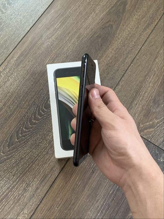iPhone se 2020 black