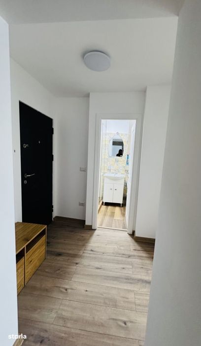 Inchiriez apartament 2 camere.