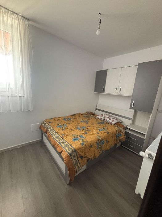 Închiriez apartament