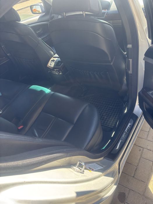 Автомобил BMW 745