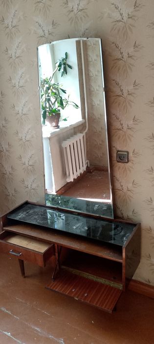 Трюмо деревянное советское.