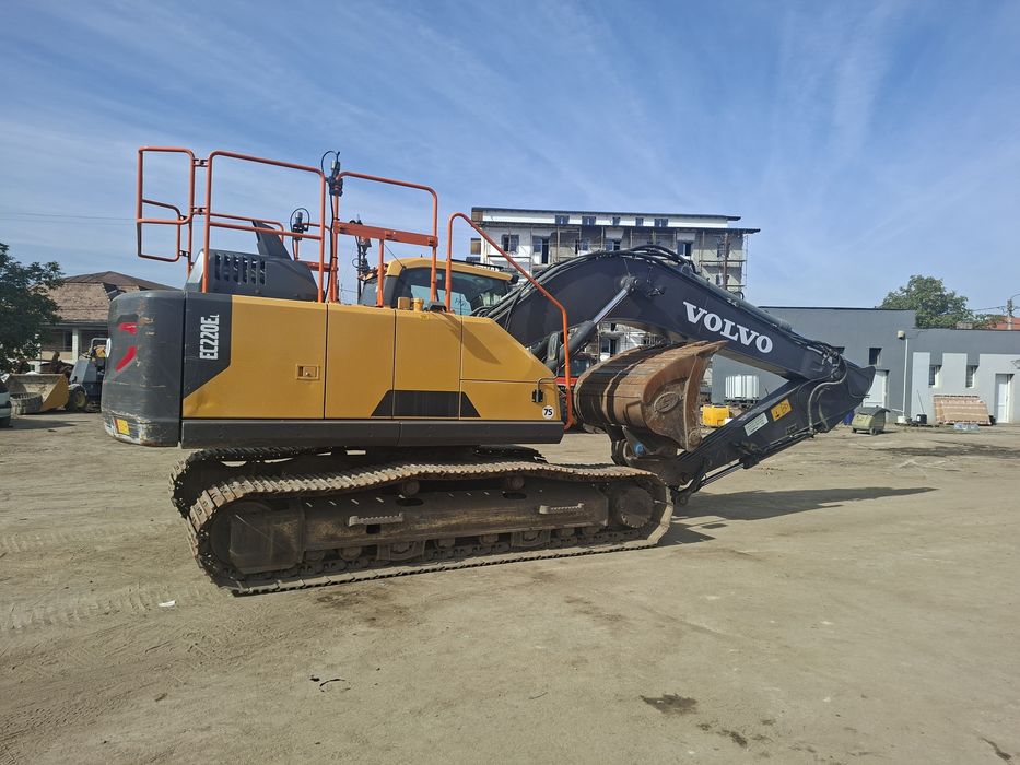 Vand excavator volvo EC 220EL