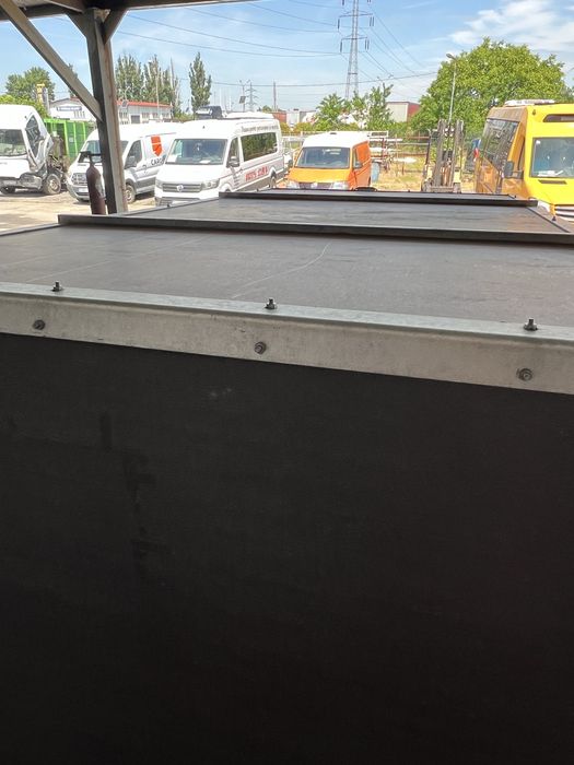 Remorca auto carosata axa dubla