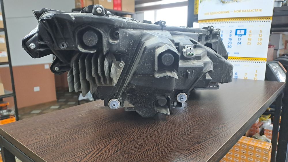 Фара передняя Lexus RX350