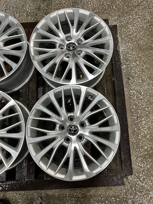 Toyota камри r17