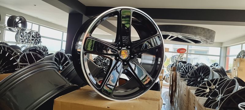 20цола Порше Porsche Panamera 5x130