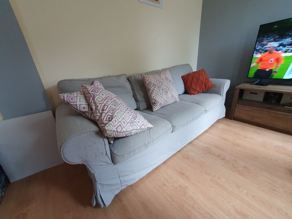 Диван за трима с подарък 4 възглавници