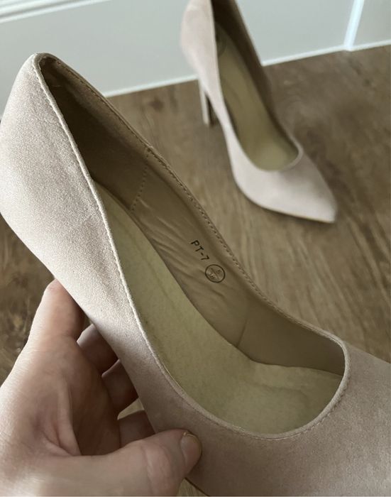Pantofi nude