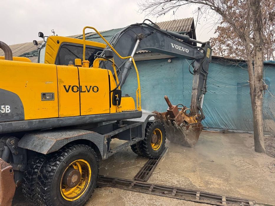 Ekskavator sotiladi, Volvo 145