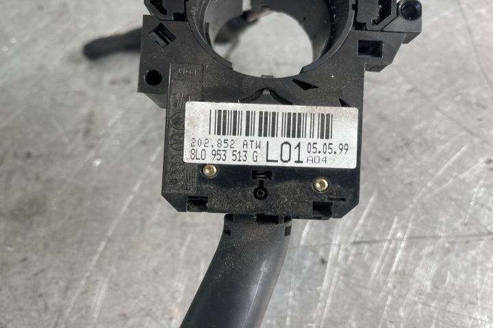 Maneta semnalizare 8L0953513G / 8L0 953 513 G Volkswagen VW Golf a 4-