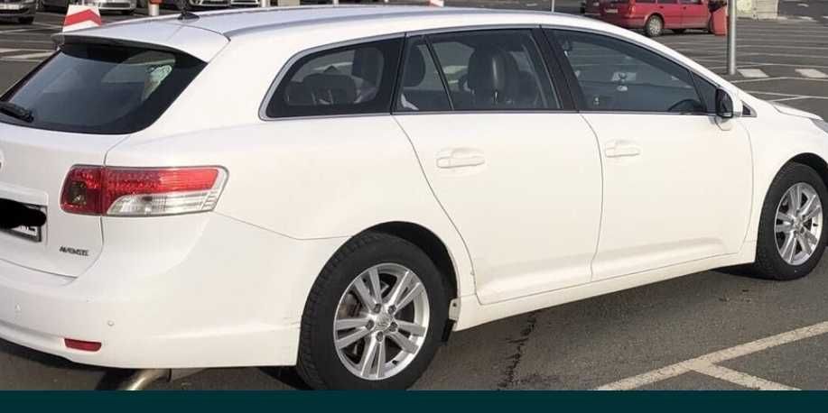 toyota avensis 1.8 benzina