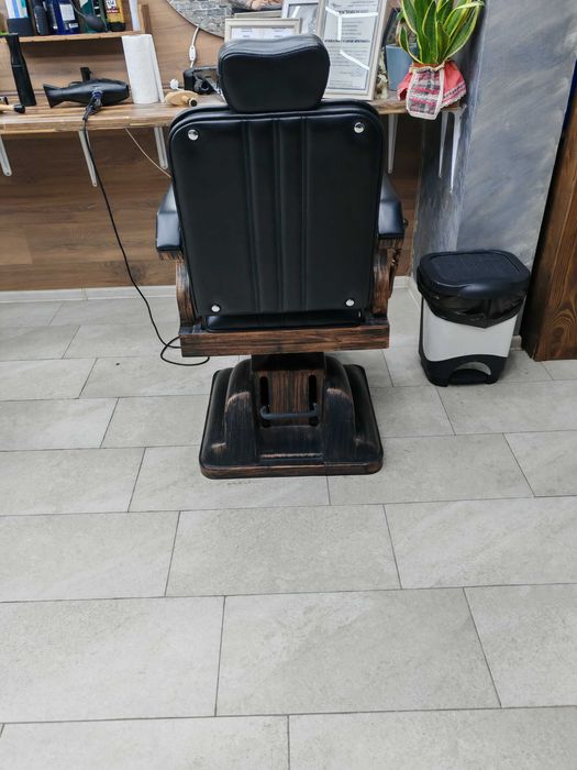 Бръснарски стол плюс работно място