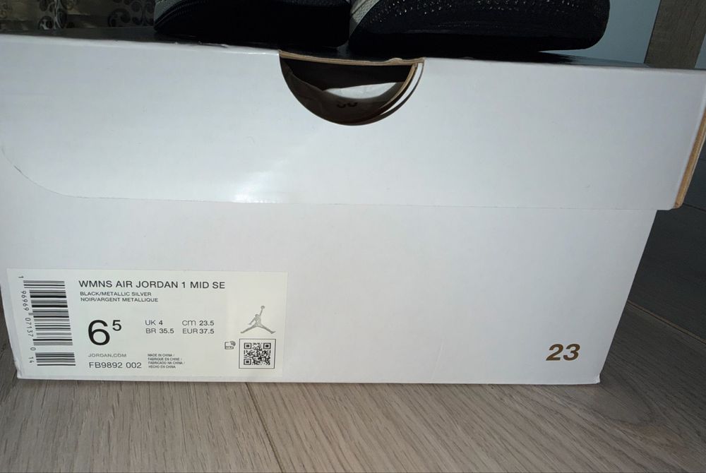 Sneakersi  Air Jordan 1 Mid Se