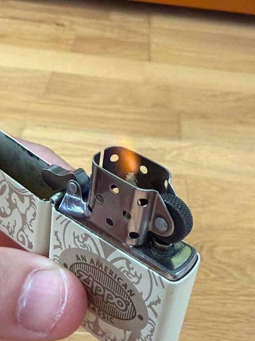Brichetă originală Zippo 216 An American Classic Cream (Made in USA)
