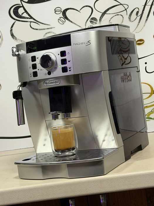 Кафемашина кафе автомат delonghi magnifica S с гаранция