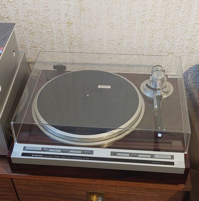 Проигрыватель виниловых пластинок